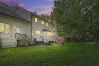 Beautiful, spacious getaway in Poconos Paradise with game room, hot tub & deck!