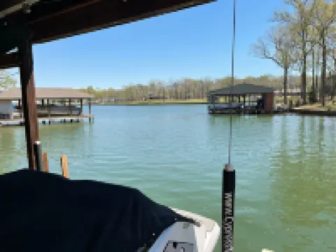 Lake House Gem: Cozy Waterfront Escape