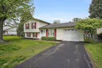 EASTON TOWNE CENTER 4 bed, 2 full bath home w/  big yard Hotel dekat The Golf Depot