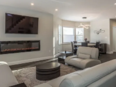 Renovated 3 Bedroom Home with Family Theater Room and Sauna Hotels in Middleboro