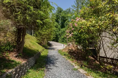 Lovely Condo: Great Views-walking distance to Downtown Banner Elk