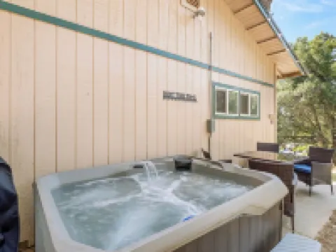 Cozy Mountain Guesthouse w/ Hot Tub & King Bed 1bed :1bth