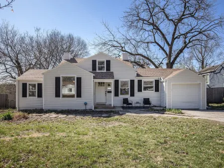 Charming 3BD 2BR Dog Friendly