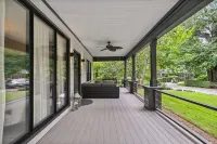 Midtown Cottage - 4 Beds - Pets