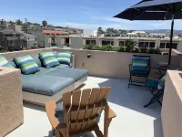 Affordable Hermosa Beach 2BR, 450ft from Sand, 2 blocks to Pier. - 2-Star