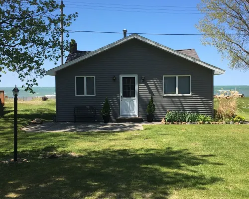 Charming and Cozy Lake Front Cottage on Private Beach Hotels in Huron County