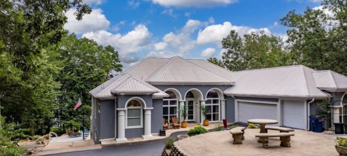 NEWLake it Easy” a lakefront 6BR 6BA retreat, with pool and large game room! Hotels in Cleburne County