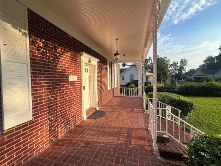Massive Grenada Brick Home: Perfect for Summer Getaway Close to Downtown