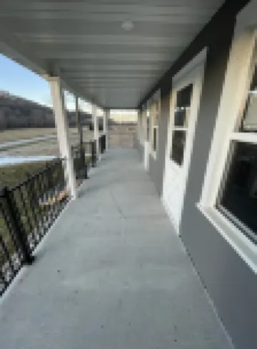 Newly remodeled Farmhouse with Country Charm!Sleeps 10 people comfortably