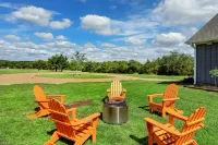 Private home with pool on 3+ acres within 15 minutes of Round Top & Brenham!