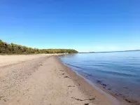 Beautiful Amagansett Home with Pool. Walk to the Bay Beach. Small Dogs Welcome. Hotels in Springs