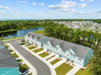 Charming 3-bedroom/ 2.5 bath townhome, sleeps 6! Beau Coast Community - New 2022