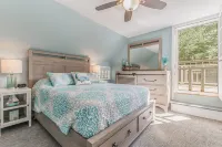Blue Dune: A Dreamy Beach Cottage On The Muskegon Channel Hackley and Hume Historic Site附近的飯店