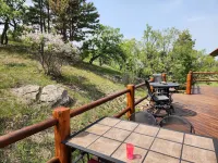 Beautiful Black Hills Log Home with Loft and 360' Views!!