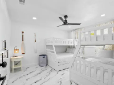 House with Heated Pool and Outdoor kitchen close to Siesta Key Beach!! 휫필드 호텔