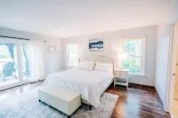 NEW 3BR+Loft, Lakefront, Dock, Firepit, Kayaks