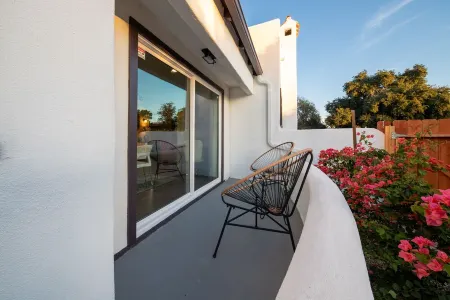 NEW! SPANISH BOHO COLONIAL RETREAT - WOOD STREET - DOWNTOWN RIVERSIDE Отели рядом с достопримечательностью «Калифорнийский университет в Риверсайде»