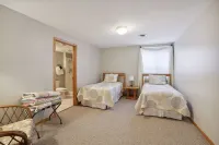 *The Retreat* Great for Families/Groups, Casino, & Golfing.