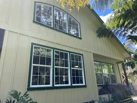 4 bed/4 bath Entire custom-built house 5 mins from Volcanoes National Park