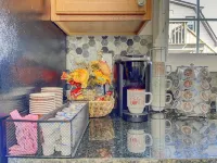 Keansburg! Your Beach Home! Pet Friendly. Hotels in Keansburg