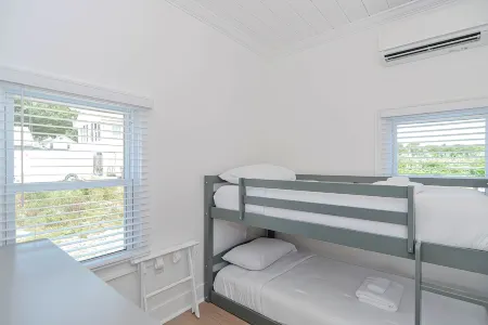 The Beach Nest-Lux Cottage Steps to the Beach