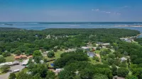 Lake Texoma Splash! Pool/hot tub, 1.5 miles to Highport Marina on Lake Texoma!