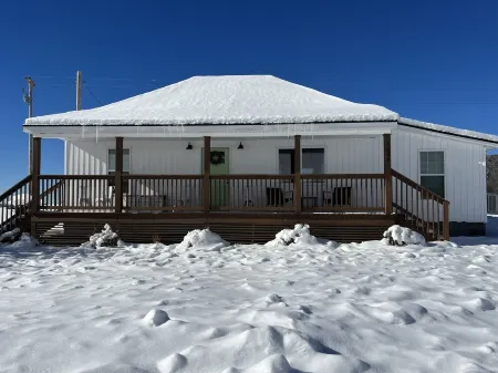 Bobbie Jean's Cozy Mountain Farmhouse