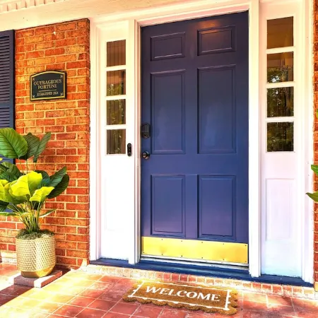 Pool-Sleeps 20-Stylish- 5 mins to downtown Southern Pines- Close to Pinehurst