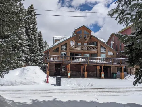 Walk to Winter Park Lifts - Private Hot Tub - Pet Friendly - Custom Duplex