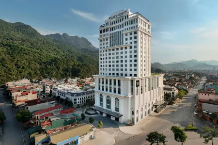 Four Points by Sheraton Ha Giang Отели рядом с достопримечательностью «Công Ty Cp Môi Trường Đô Thị Hà Giang»