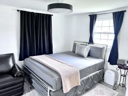 Dreamy Single Villa, Big Backyard - Pet Friendly