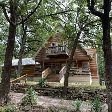 Beautiful Longhorn Lodge at Lake Texoma!