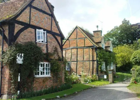 Lovely 2 bedroom cottage in pictoresque village, near Henley-on-Thames & Marlow Отели рядом с достопримечательностью «Stonor Park & Gardens»