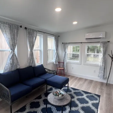 Cozy 3 Bedroom 2 Full bathroom Home located minutes from Historic Downtown.