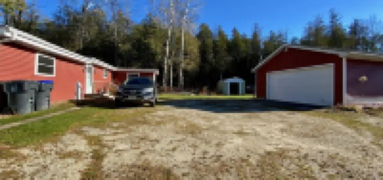 Waterfront gem, sandy beach, modern kitchen, large great room, free firewood Hotels in Nasewaupee