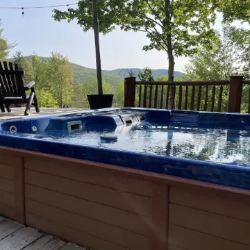 Luxury Log Cabin-Windham Mountain. Amazing sunsets, large lawn, deck, fireplace