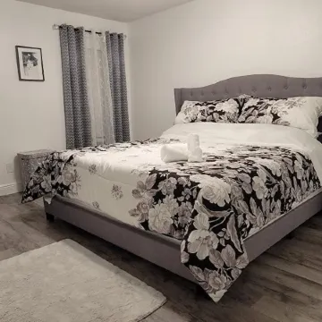 Bright-Lovely 2 Bed 1 Bath,15 Minutes From Beach