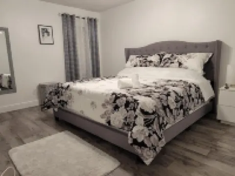 Bright-Lovely 2 Bed 1 Bath,15 Minutes From Beach