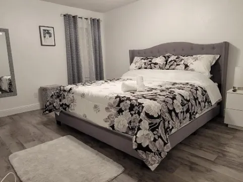 Bright-Lovely 2 Bed 1 Bath,15 Minutes From Beach