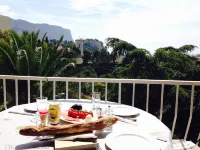 Cassis apartment near beaches & port, panoramic view, aircon, private parking