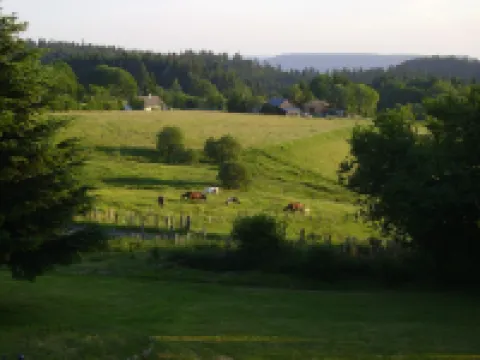 chalet between the mountains and the lakes