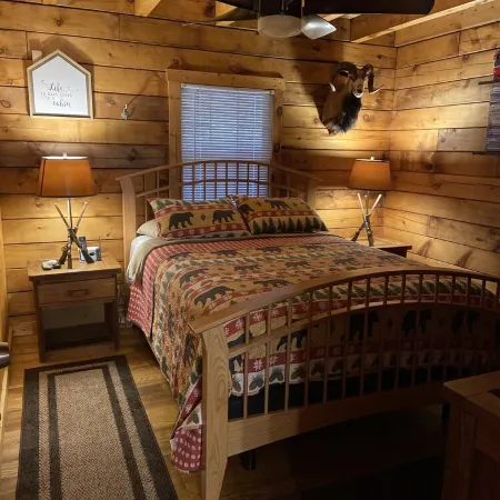 Private creek cabin with hot tub nestled in the foothills of Cheat mountain