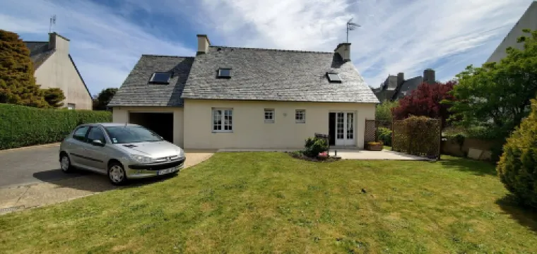 BRETON HOUSE 5MN WALK FROM SHOPS AND 2.5 KMS FROM THE BEACH