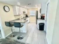 Private House with Heated Pool, Close to Attractions!
