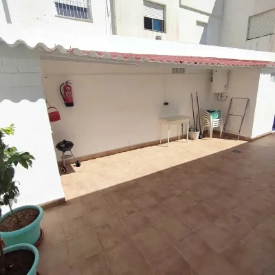 Independent villa with private pool, 5 min from the beach!