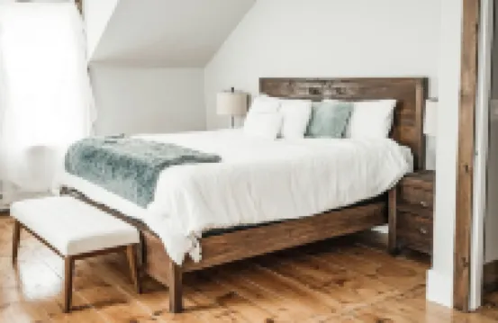 Spacious 4 bedroom home, close to hiking trails and Gore mountain for skiing
