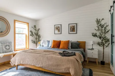 Cozy Cabin w/ Hot Tub, Game Room, Fire Pit + Views • Near Hunter & Windham