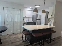 Charming 2-bedroom condo in McHenry Close To Lake Activities and Ski Resort マクヘンリーのホテル