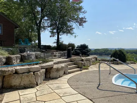 Amazing renovated acreage with heated pool + hottub (september 1