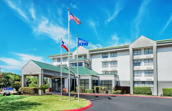 聖市機場希爾頓花園酒店